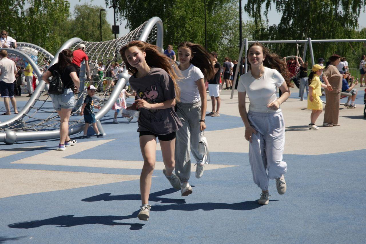 Фото «Тысячи детских улыбок» На Михайловской Набережной и в парке «Арена» в Новосибирске стартовал День защиты детей – ОНЛАЙН репортаж 50